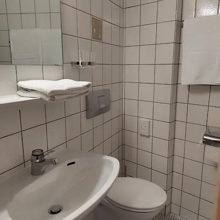 Han/Misafirhane Zur Krone Weisenbach