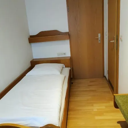 Han/Misafirhane Zur Krone Weisenbach